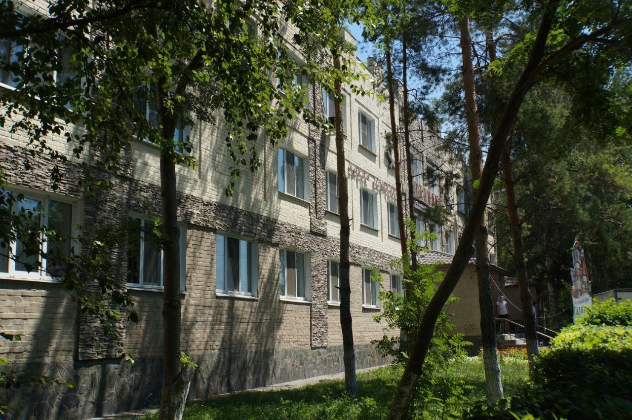 Galirad Hotel Ustʼ-Kamenogorsk Esterno foto